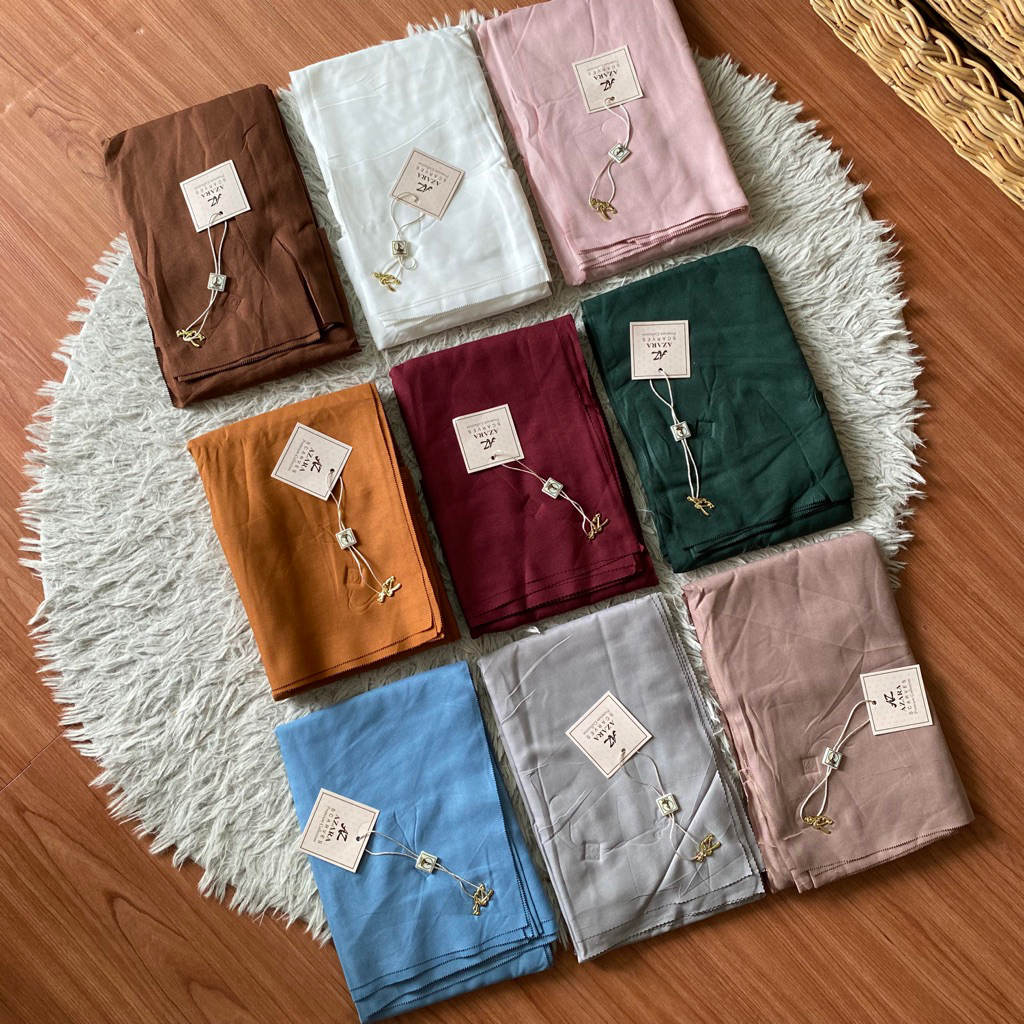 Jilbab Segiempat Voal Syari 130x130 Polos Oskara LC by Azara