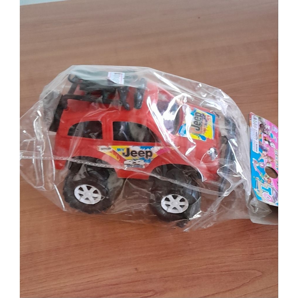 Miniatur mobil jeep