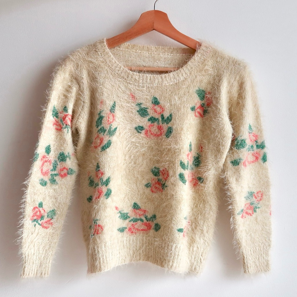Preloved Cream Rose Motive Sweater - Sweater Rajut dan Bulu - Thai Fashion