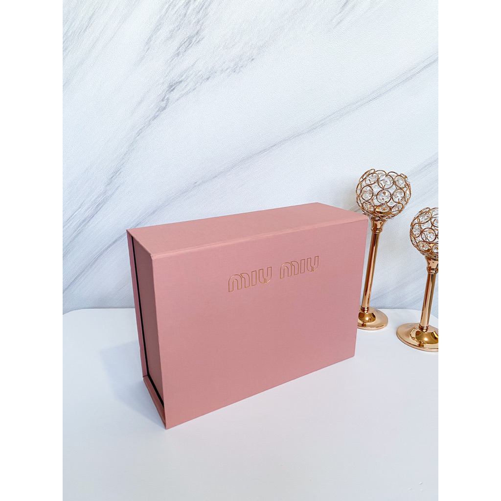 

Box Magnet Miu Miu Kotak Kado Lipat Bermerk Bahan Hard Box Tebal