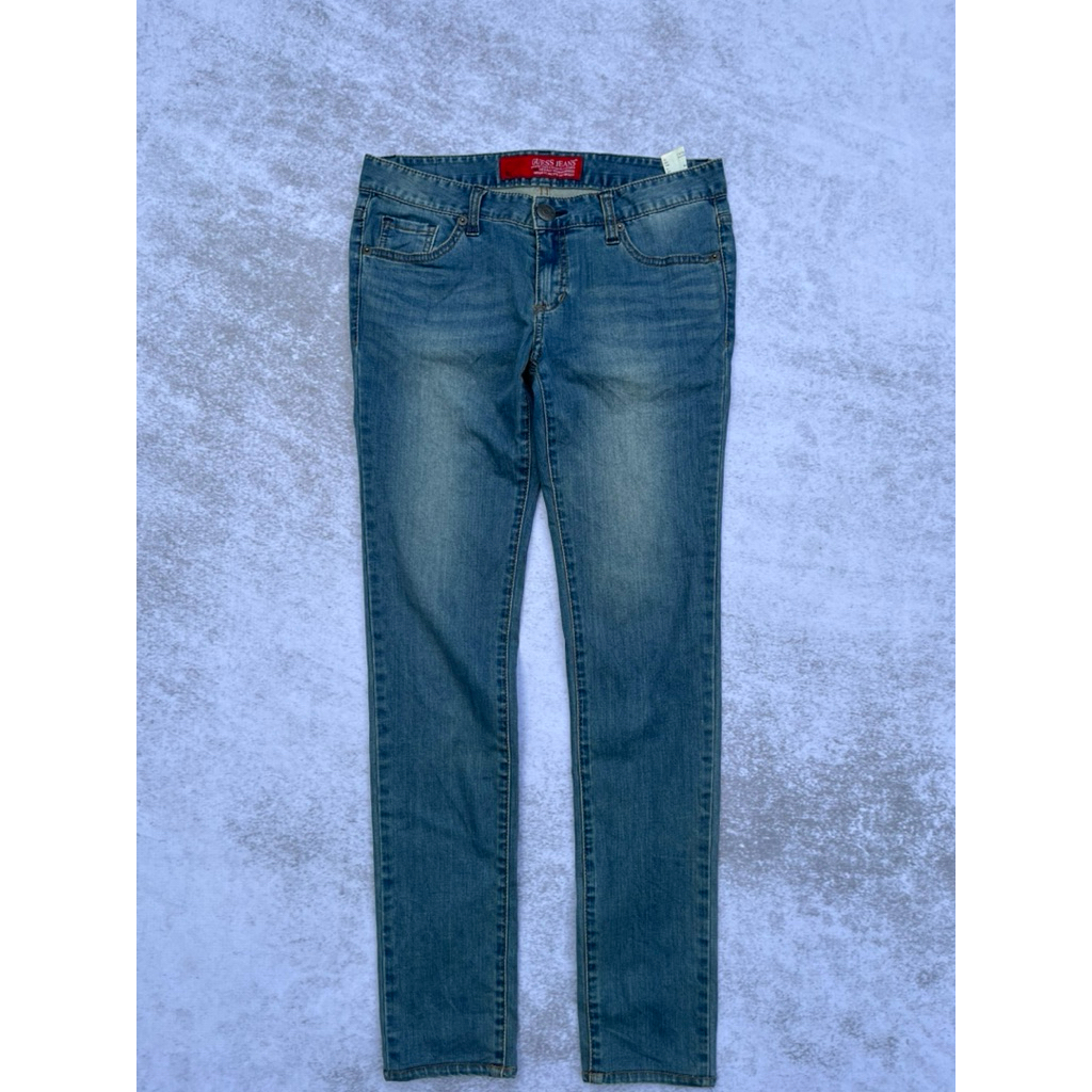 CELANA GUESS SECOND