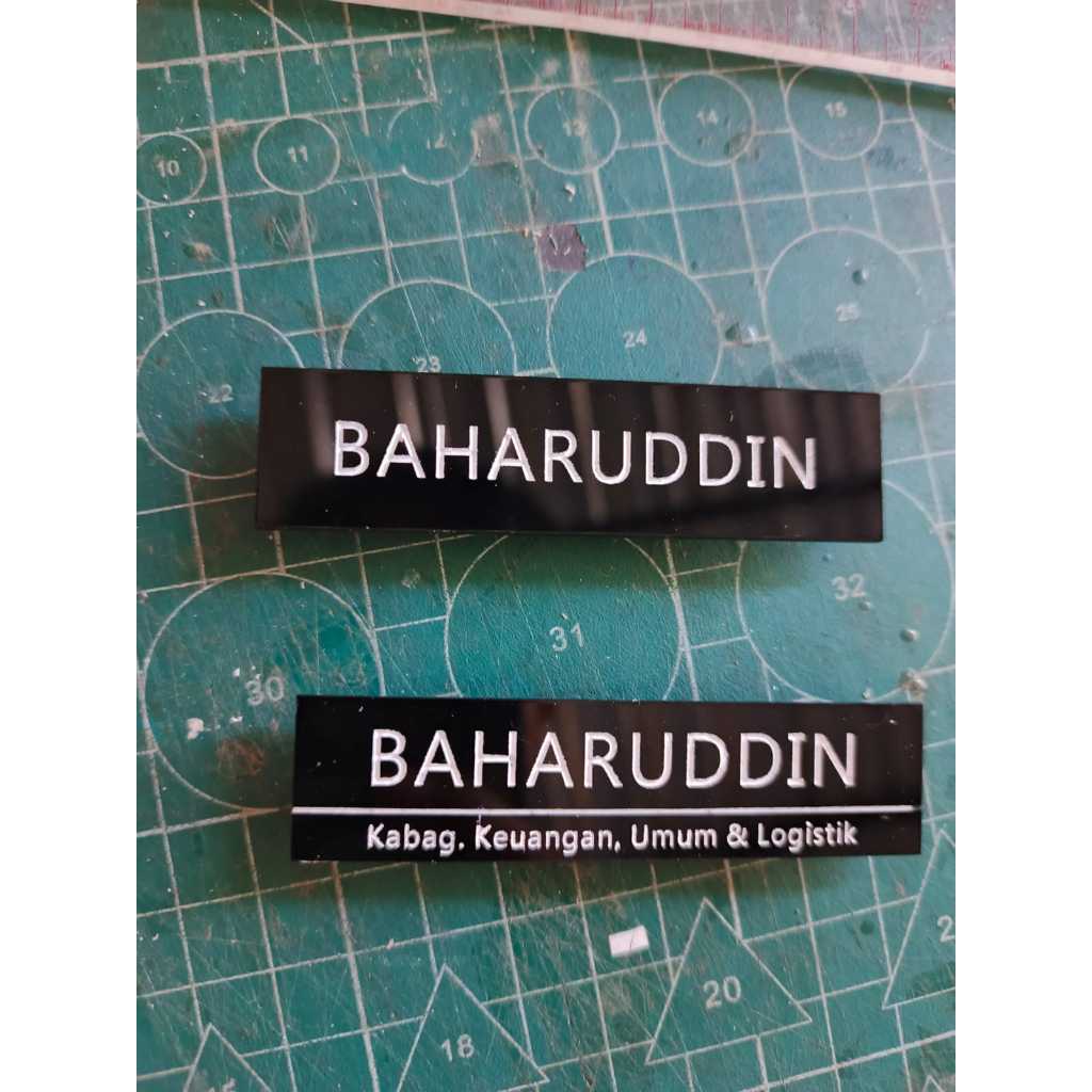 

Papan Nama Ukir/ Nametag Grafir