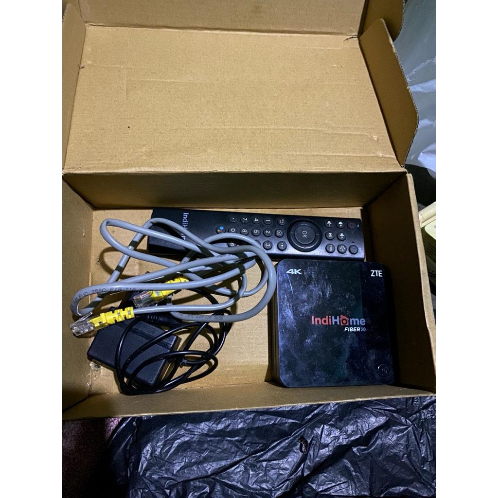ZTE ZXV10 B860H-V5 - TV Box Android 4K Hitam