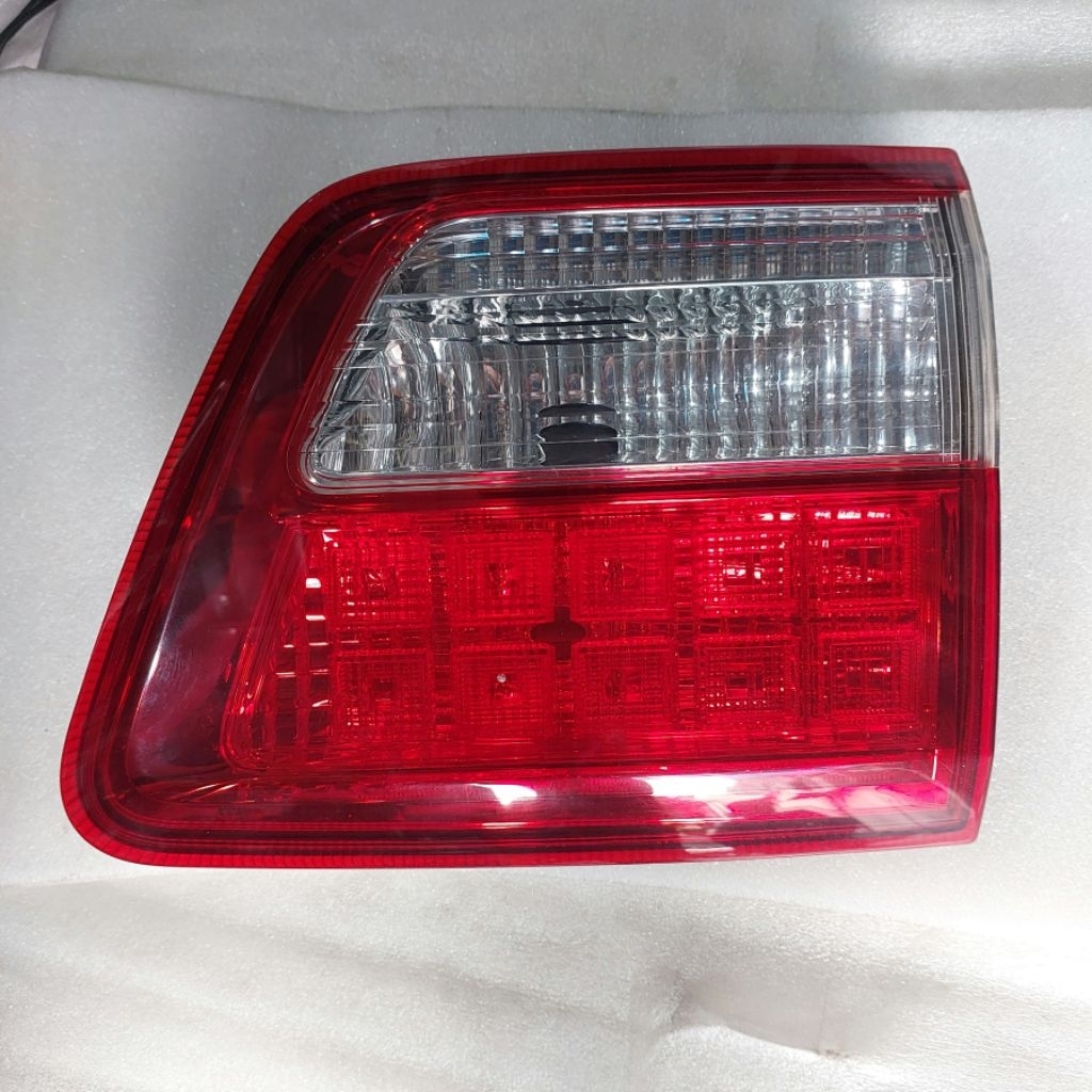 REFLEKTOR BAGASI - TOYOTA FORTUNER - 2009-2010 - ORIGINAL - Lampu Bagasi Belakang Toyota Fortuner 20