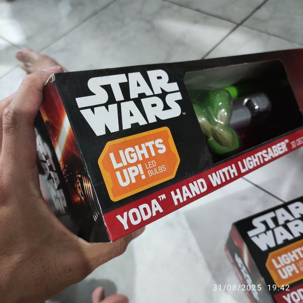 Lampu Tidur Asli Original Star Wars Yoda Hand with Lightsaber 3D LED Light Decorative Children's Roo
