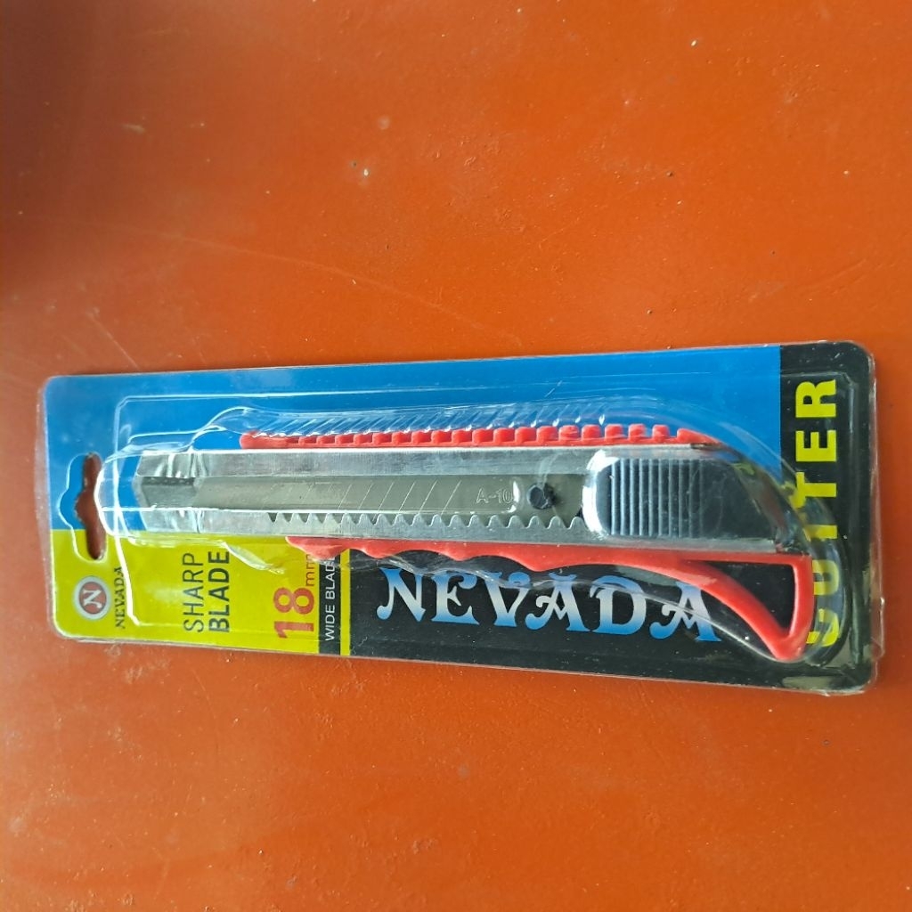 

NEVADA cutter besi gagang plastik
