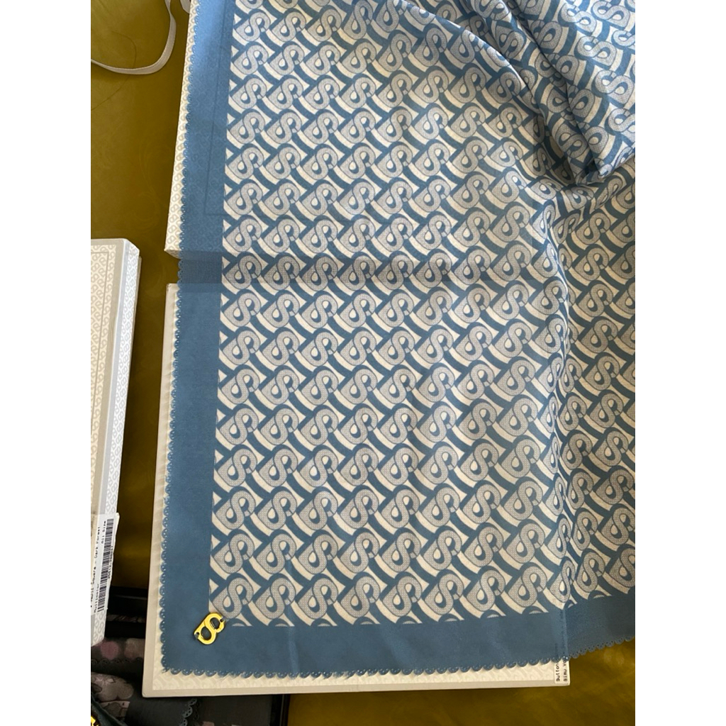 Buttonscarves Bimu faded denim preloved