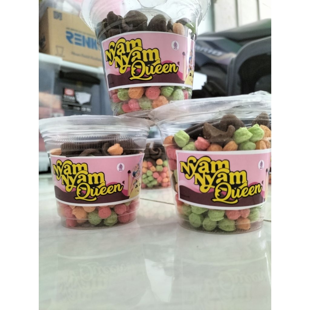 

NYAM-NYAM Queen Enak, Halal Mantap Terlaris
