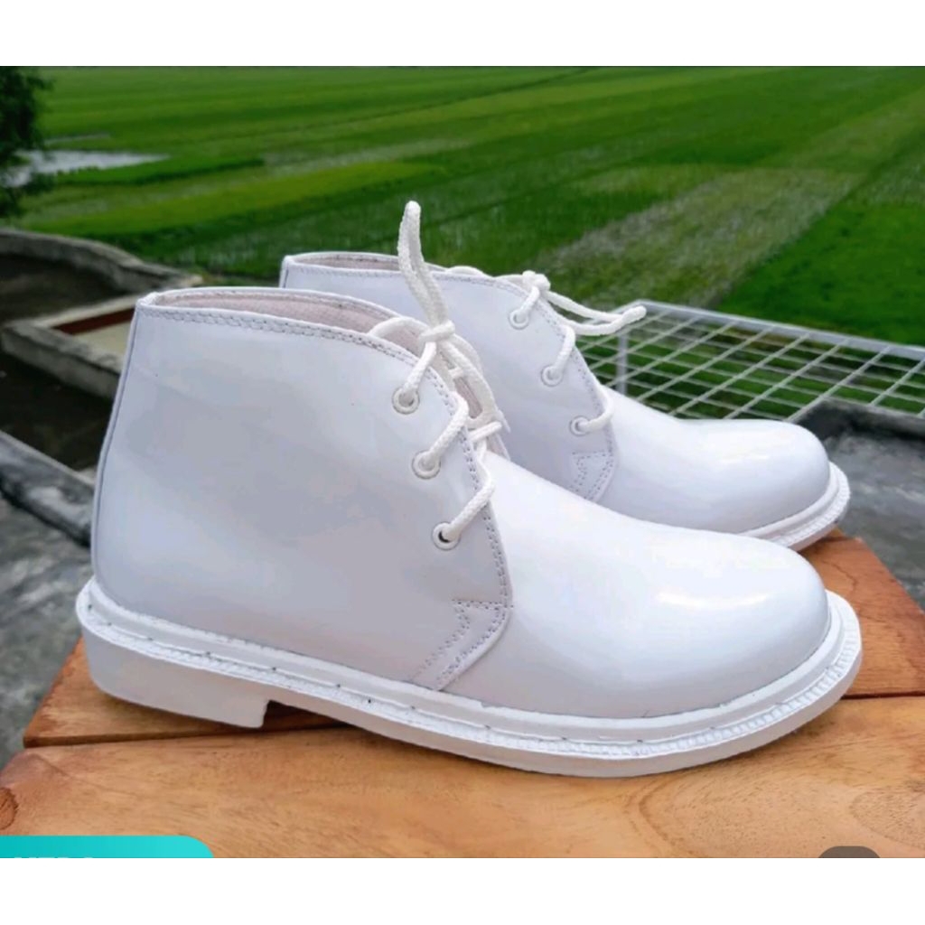 sepatu dinas PDH putih pelantikan perawat camat lurah paskibra TNI AL