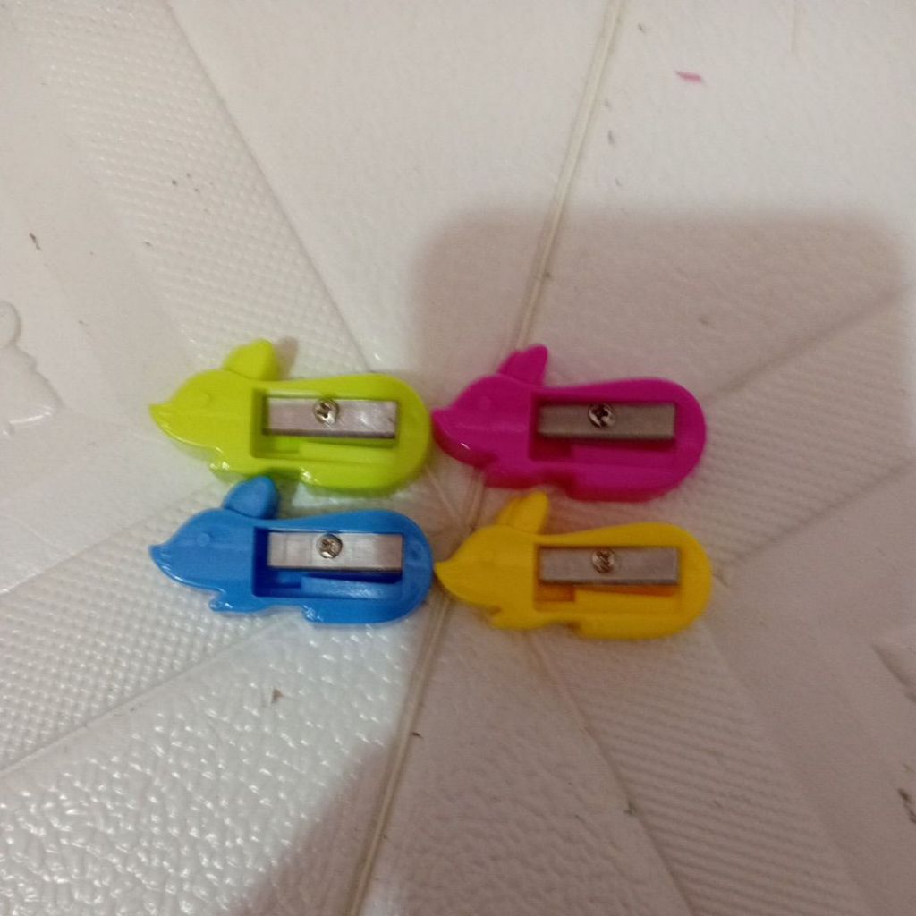 

Rautan pensil merek OZZIE, Harga per 1 pcs ( Warna random / Chat )