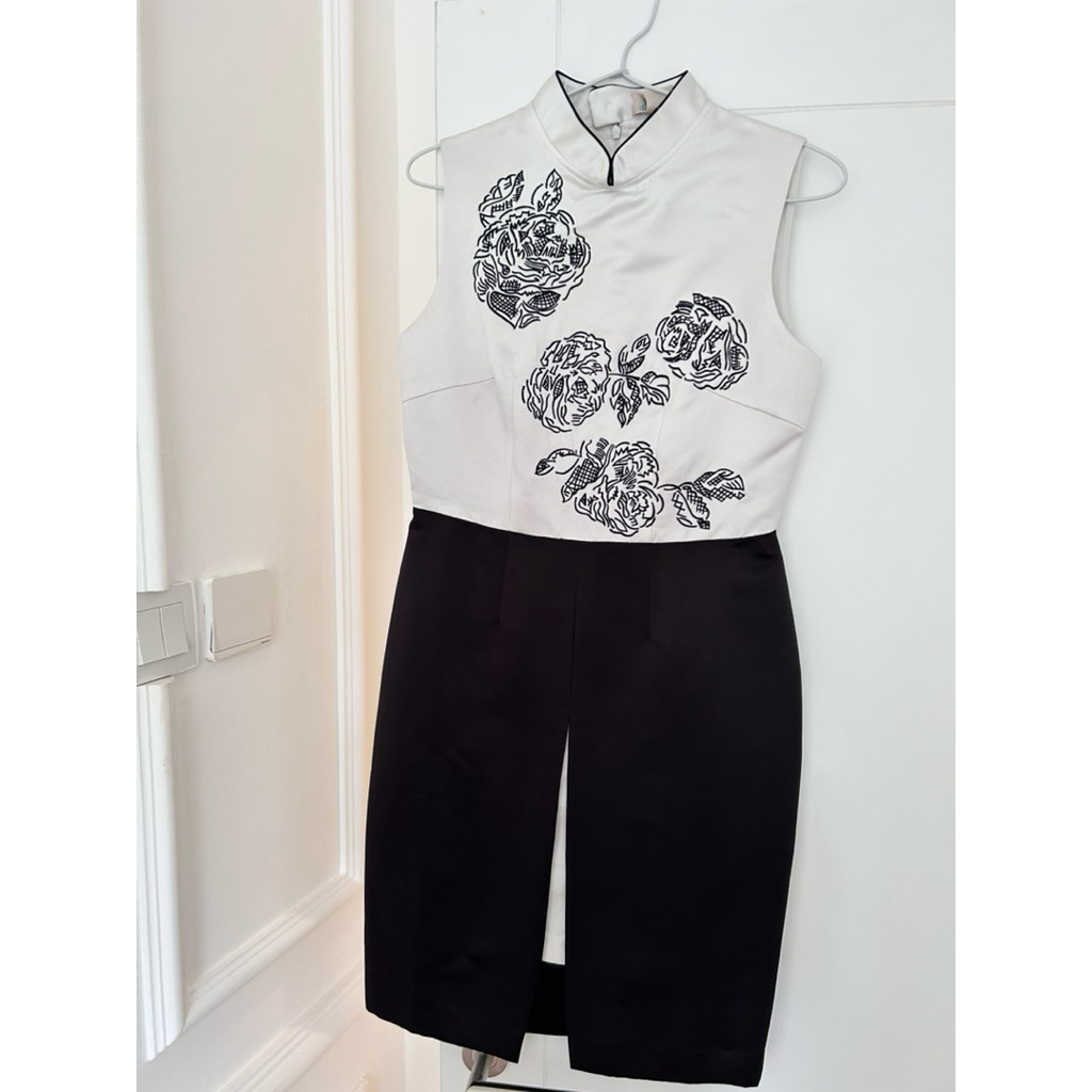 Preloved SISSAE Qipao Dress with Embroidery