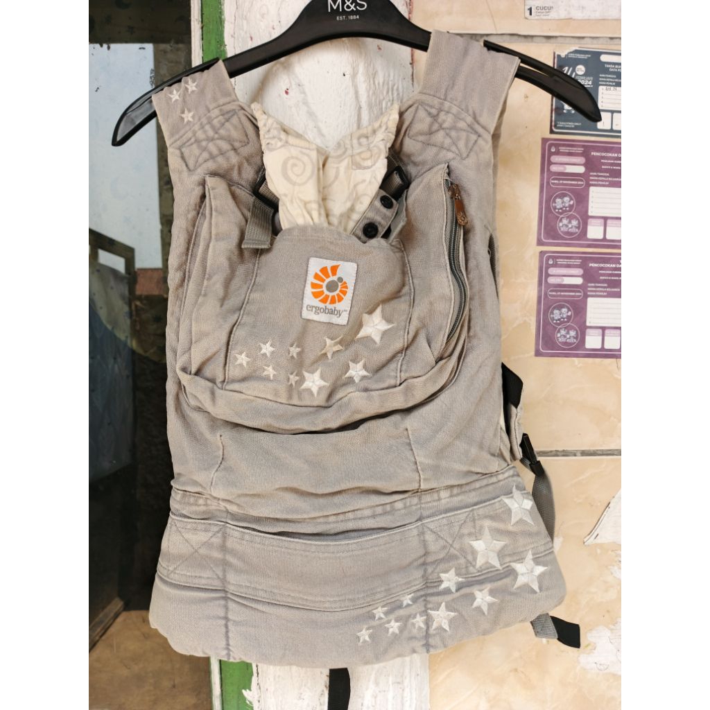 gendongan bayi mshape ergobaby ssc galaxy grey