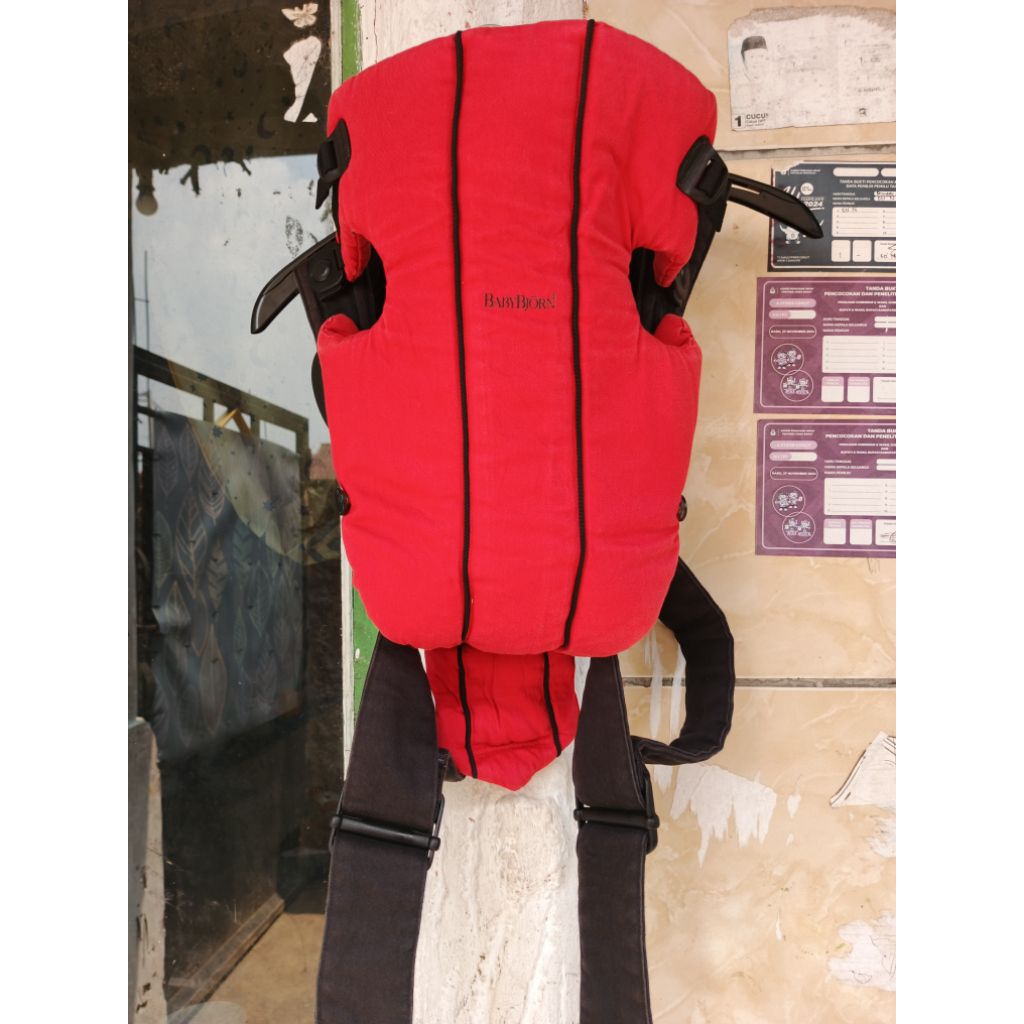 Gendongan depan baby bjorn