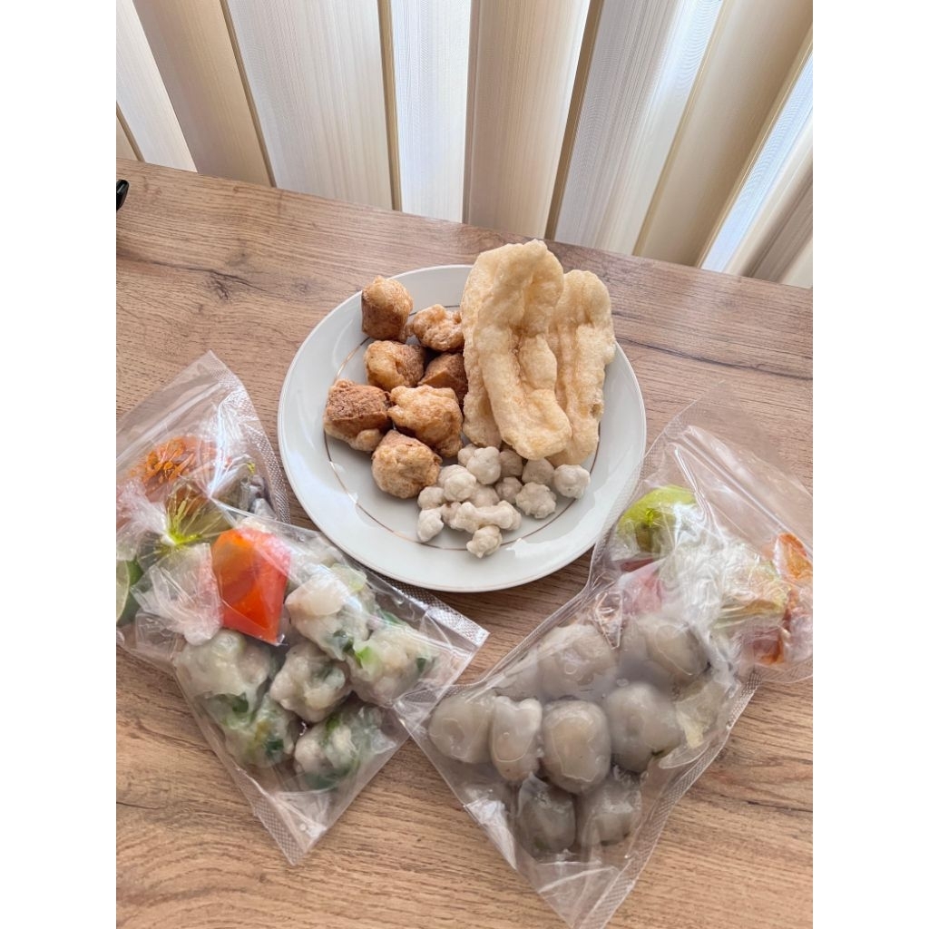 

Paket Cirawang dan Baso aci jando tahu lidah, pilus cikur dan tahu cuanki