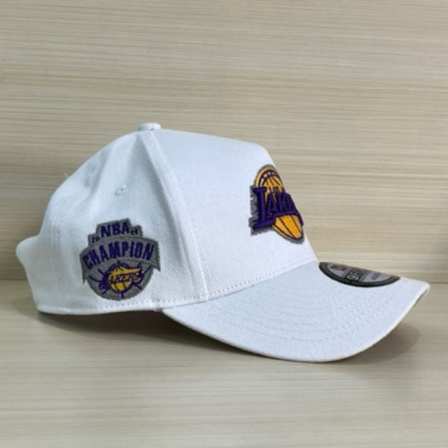 TOPI BASEBALL PUTIH LEKER BORDIR UNGU KUNING