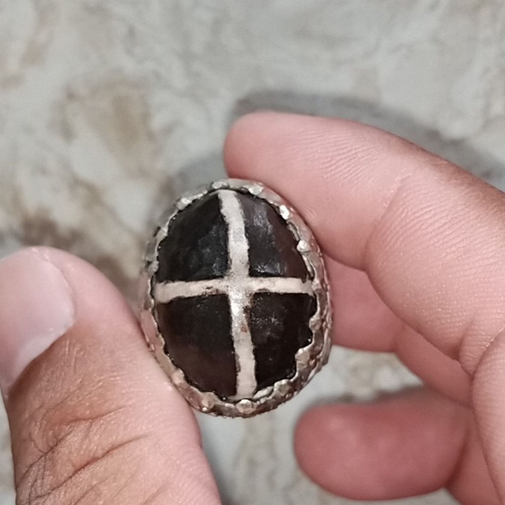 Batu tapak jalak badar besi