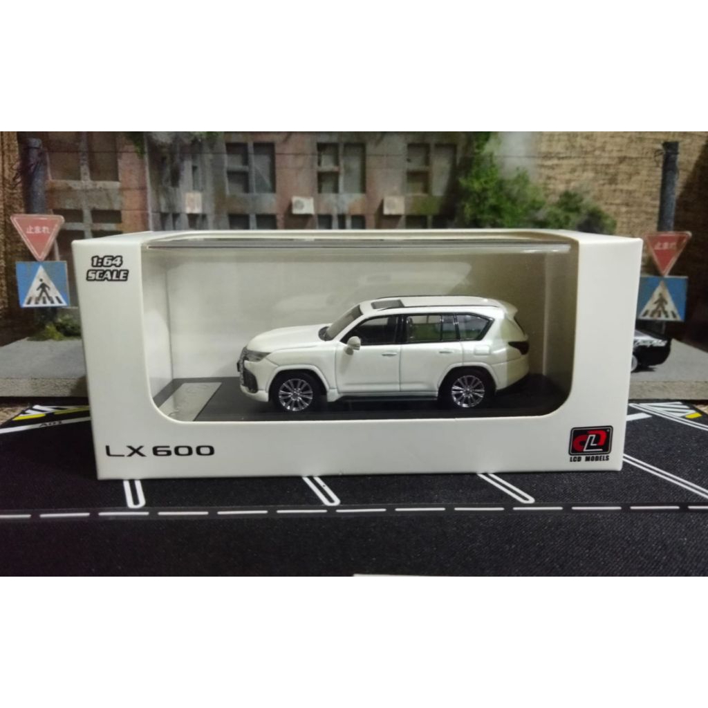 Diecast LCD Models Lexus LX 600 Putih