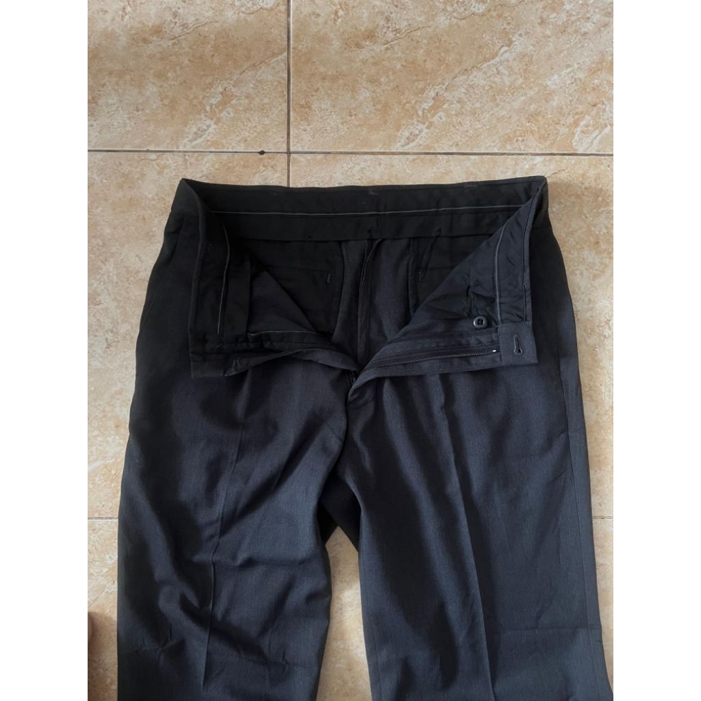 celana kantor uniqlo bekas