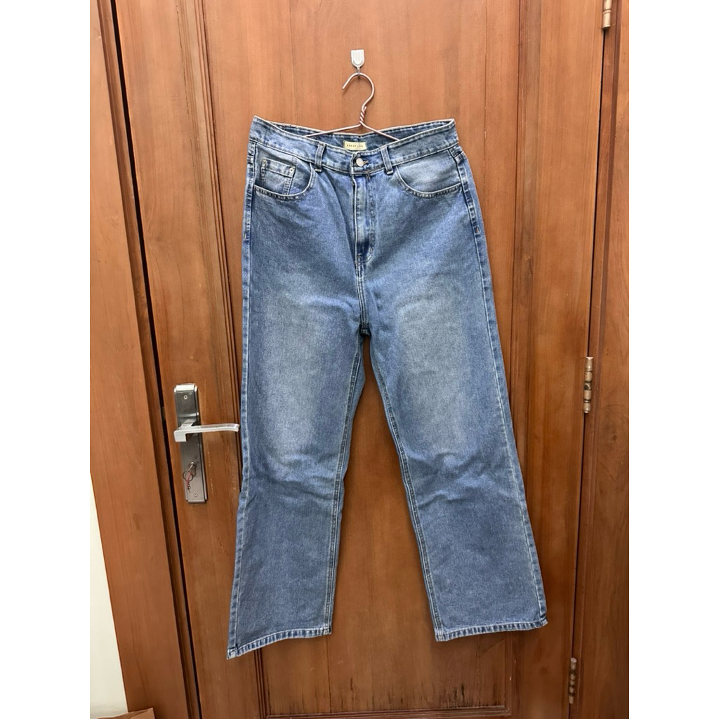 LEA HIGHWAIST BOX OF JEANS PRELOVED