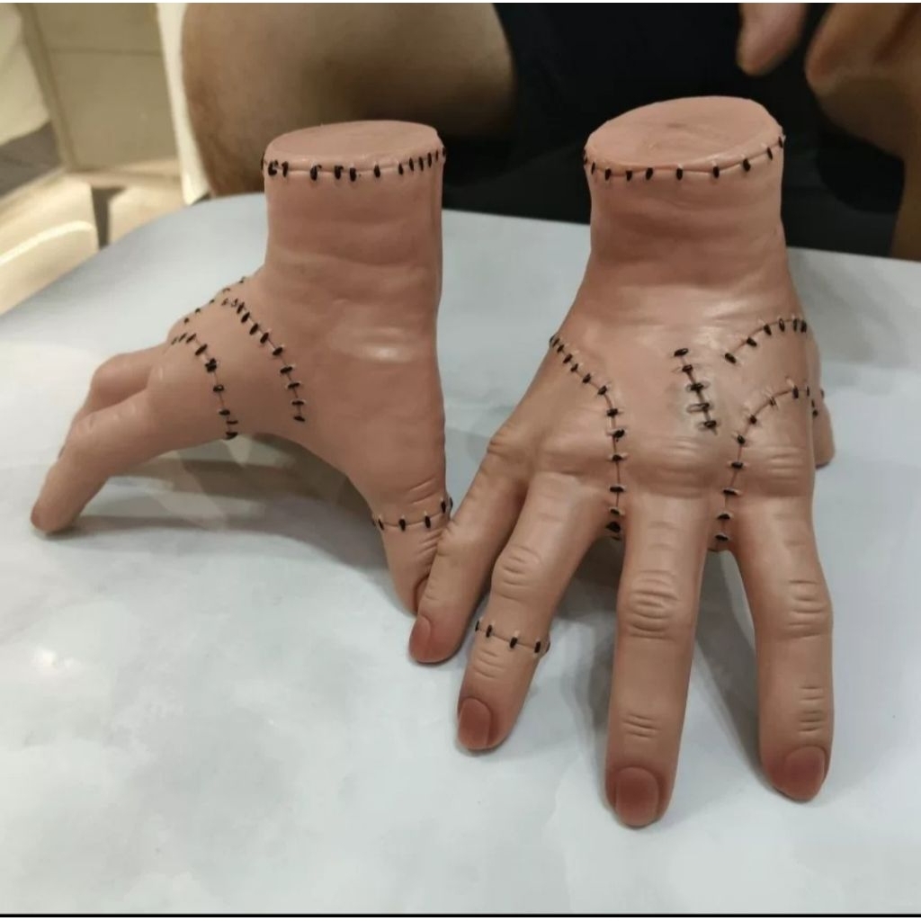 JARI TANGAN THING WEDNESDAY THE ADDAMS FAMILY