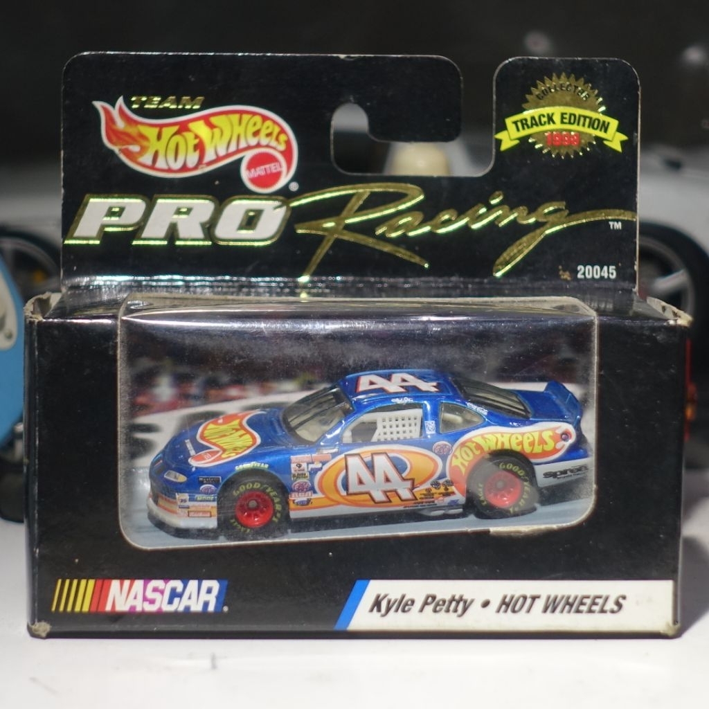 Hot Wheels Pro Racing Nascar Kyle Petty 44