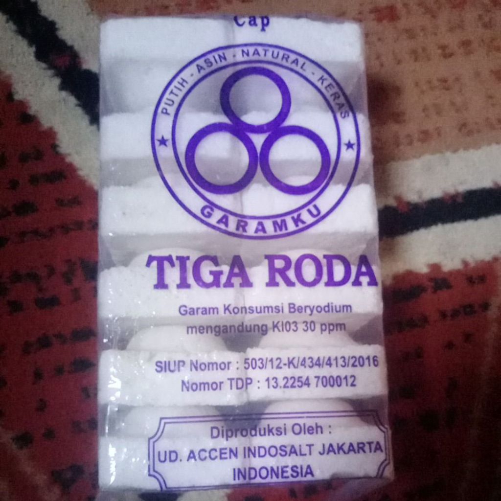 

Garam Briket atau garam bata beryodium berat 1kg isi 12 batang