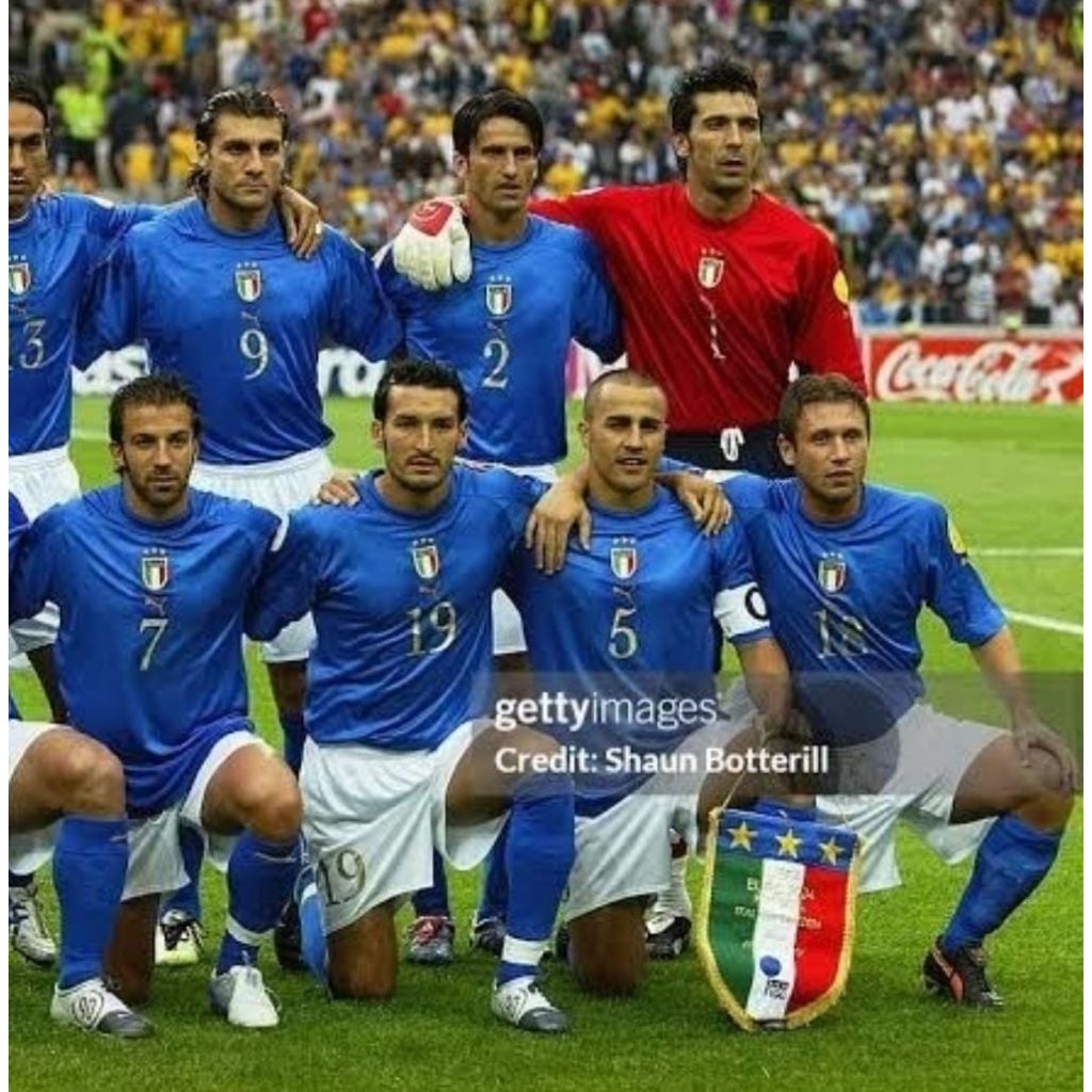 jersey retro GK merah italia 2004