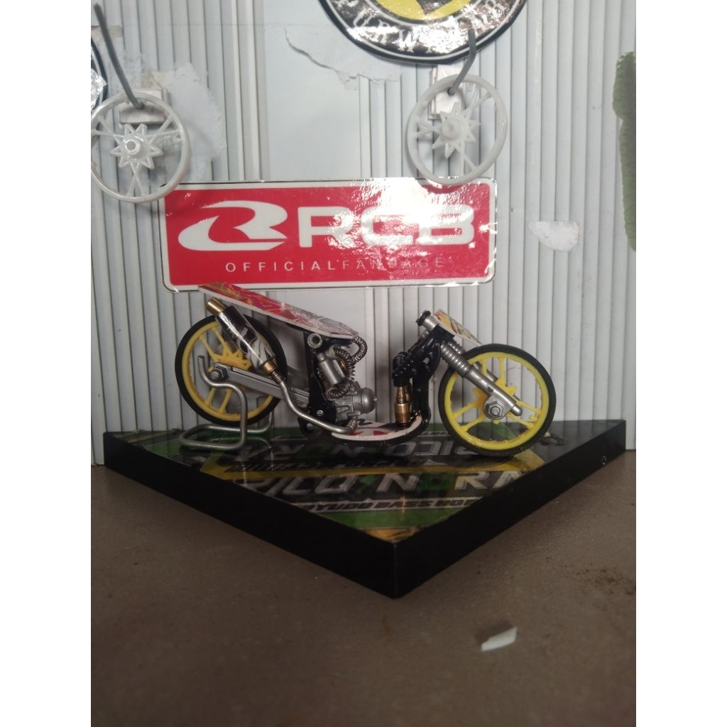 miniatur drag motor balap