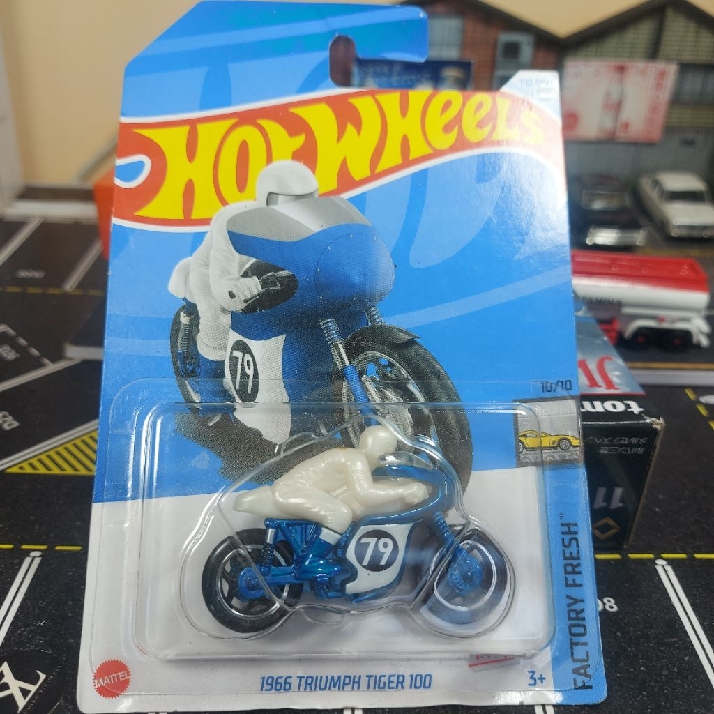 Hot Wheels Triumph Tiger 100