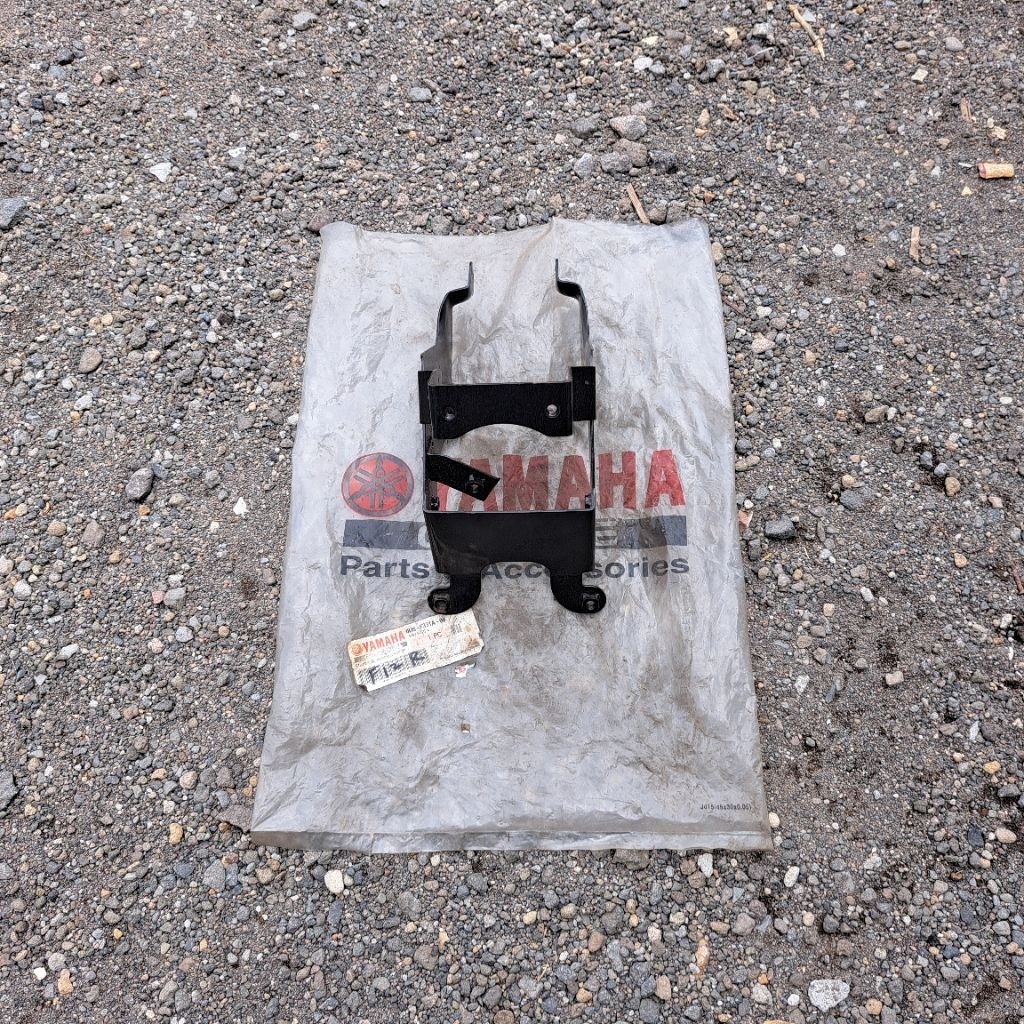 Dudukan dasi depan yamaha f1zr,fizr STAY (33)F1ZR 4US-F331A-00 Original YGP Yamaha genuin part