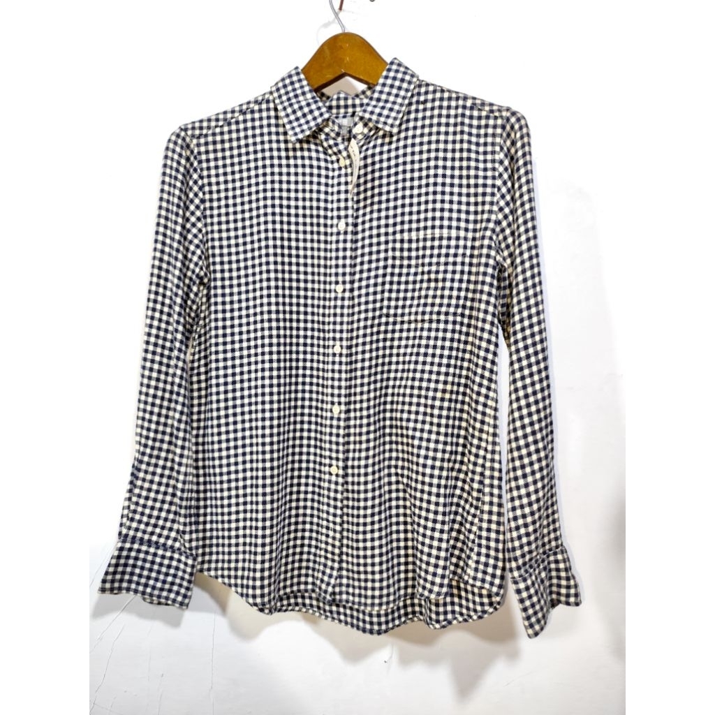 uniqlo - atasan kemeja wanita lengan panjang kotak navy