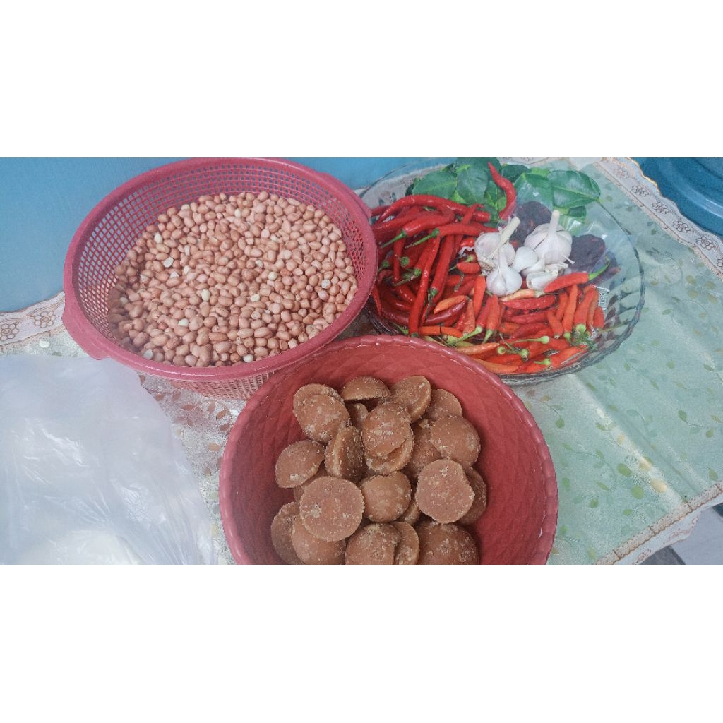 

Sambal pecel Mbak is 1000 gram