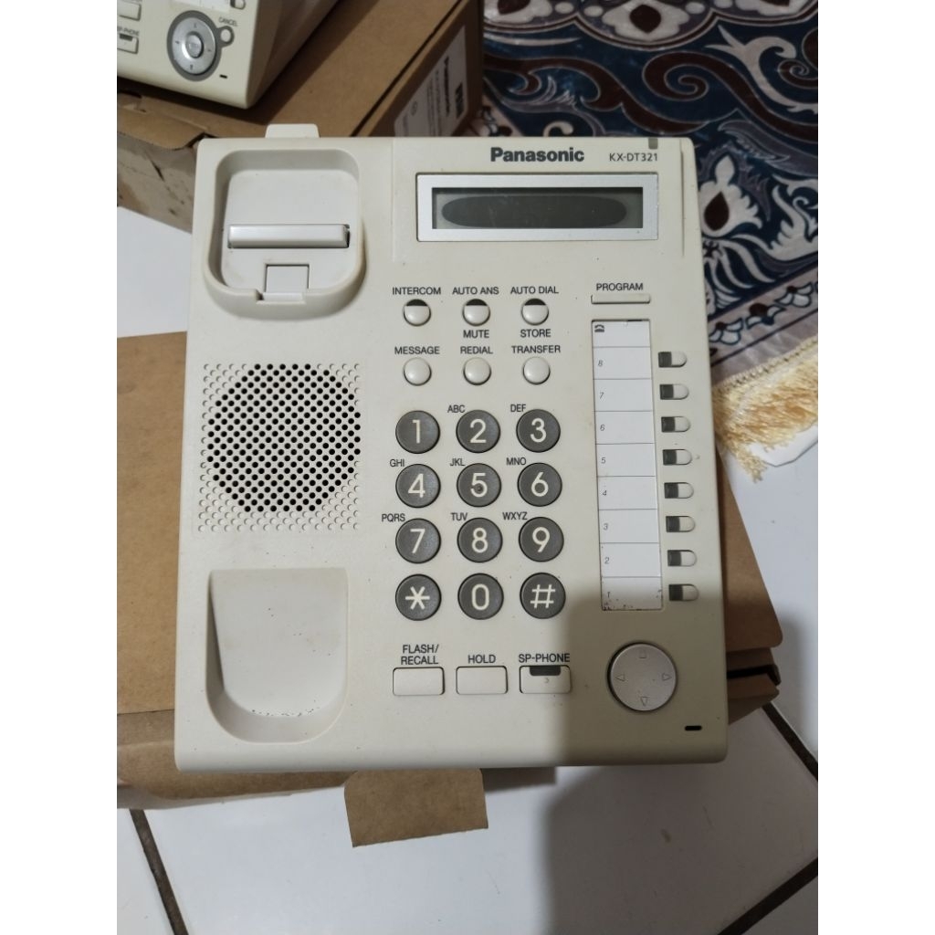 Pesawat telepon panasonic KX-DT321X