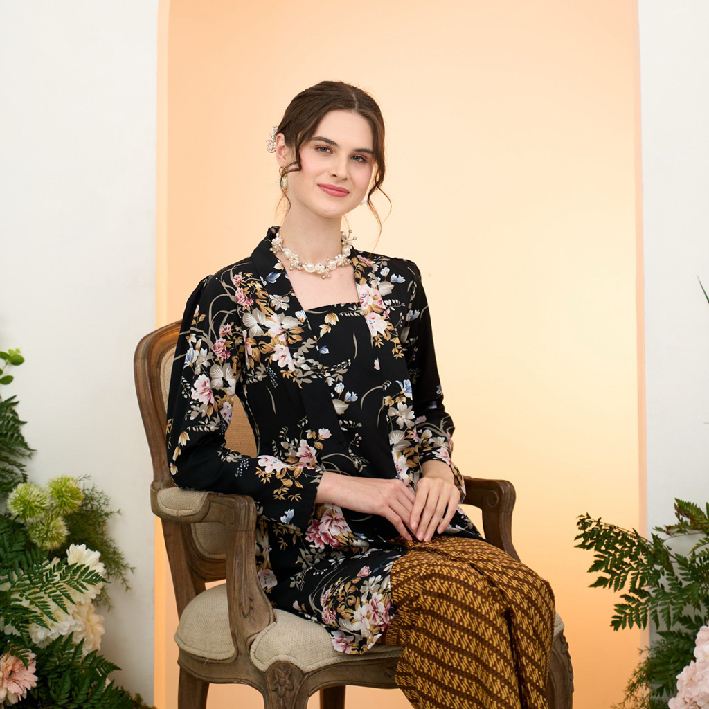 Kebaya Kutubaru Tunik Floral Hitam/ Kebaya Bunga Jadul/ Kutubaru Jogja