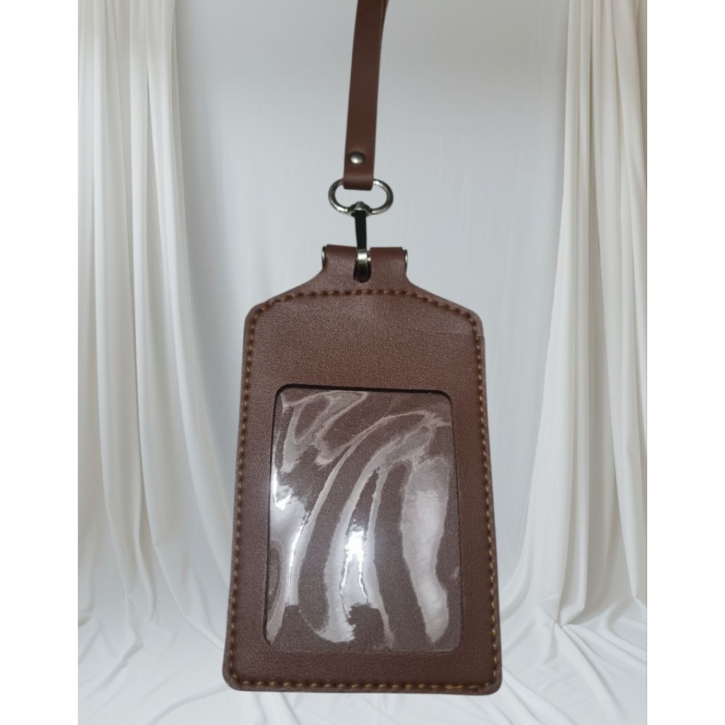 

ID Card/Name Tag Bahan Kulit dengan Tali Foto Asli Cocok untuk ID Card atau Name Tag