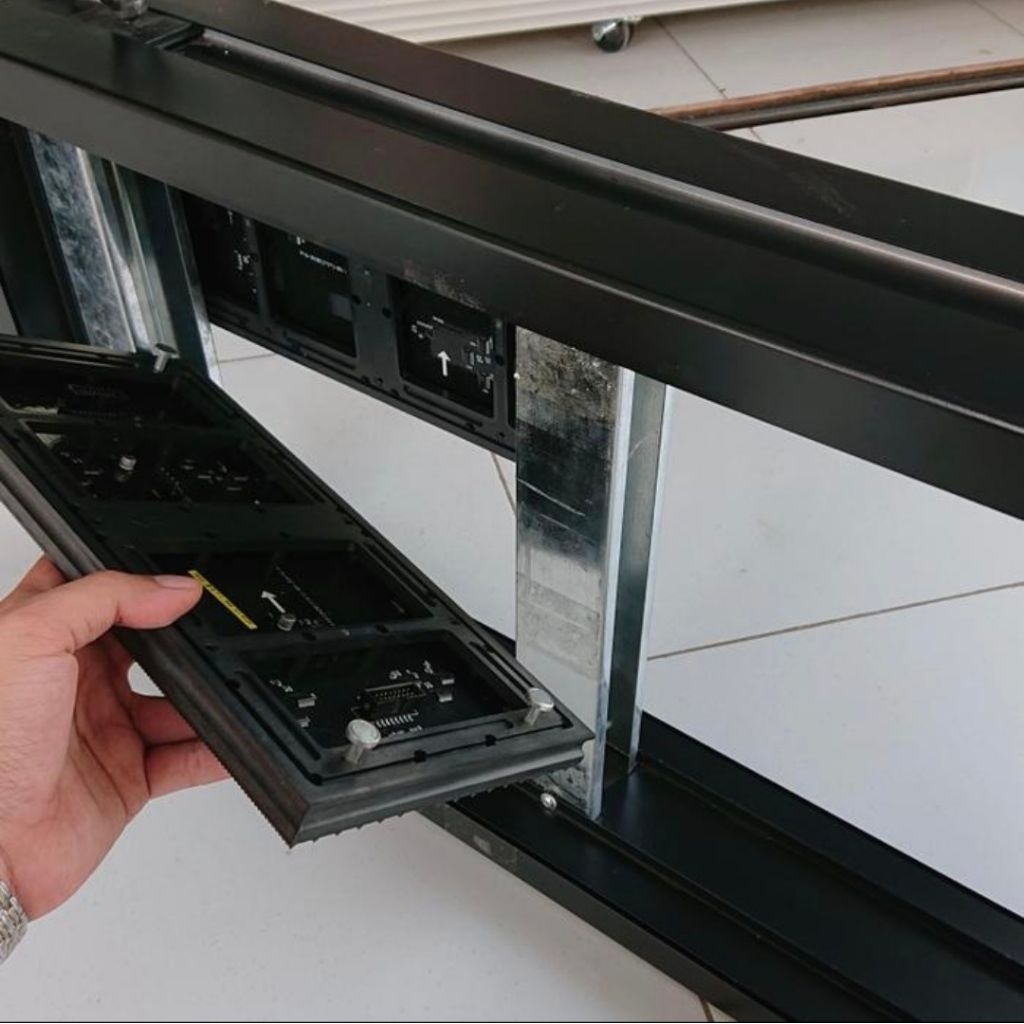 Frame running text 2 sisi ukuran 128x64cm