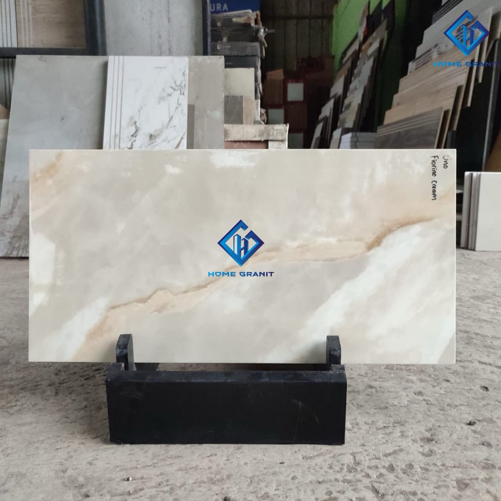 Keramik Lantai 30x60 Fiorino Cream | UNO | Glossy