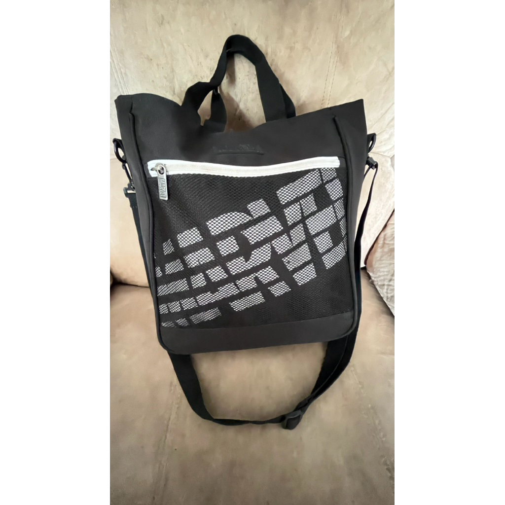 Tas Slempang Unisex Preloved Second Branded MARVEL( size 25x30cn)