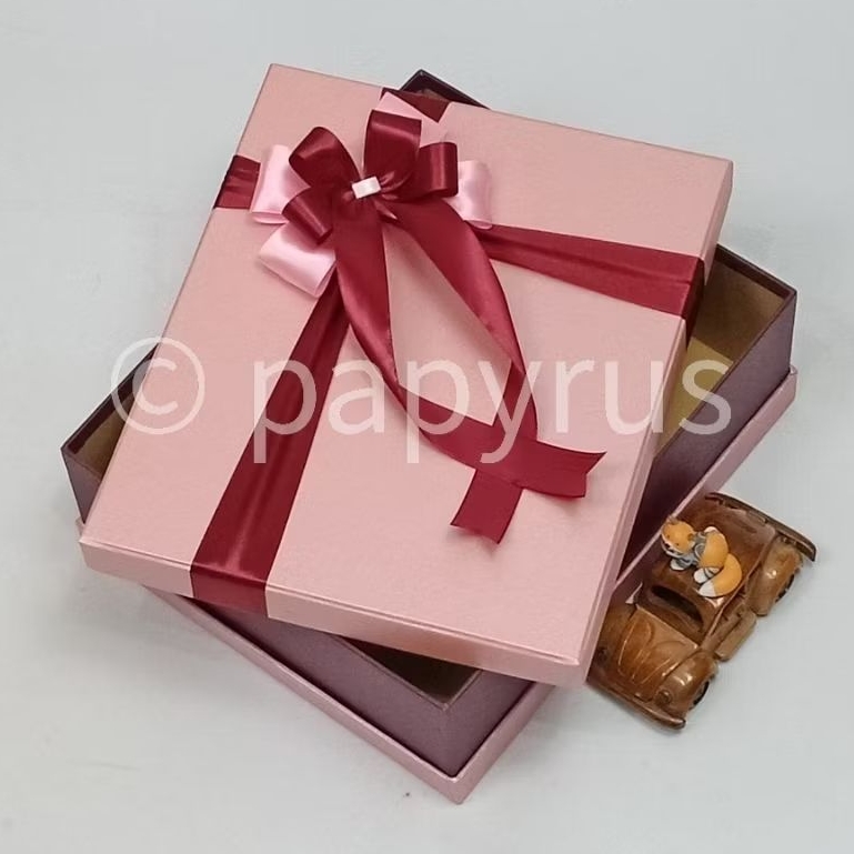 

PAPYRUS Sandwich 25x30 Tinggi 8cm Kotak Kado Gift Box Hardbox Hampers V2