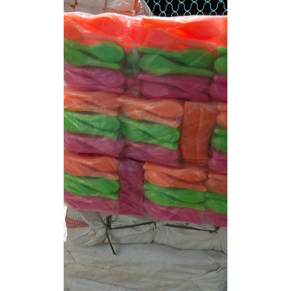 SENDOK BEBEK // SENDOK BEBEK PLASTIK // SENDOK BEBEK WARNA WARNI // SENDOK BEBEK MURAH // SENDOK BEB