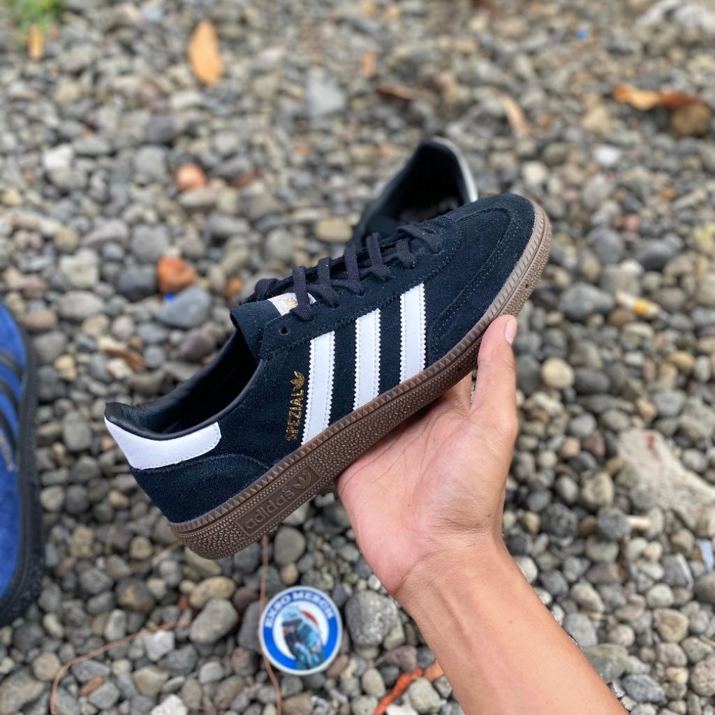 Spezial black white
