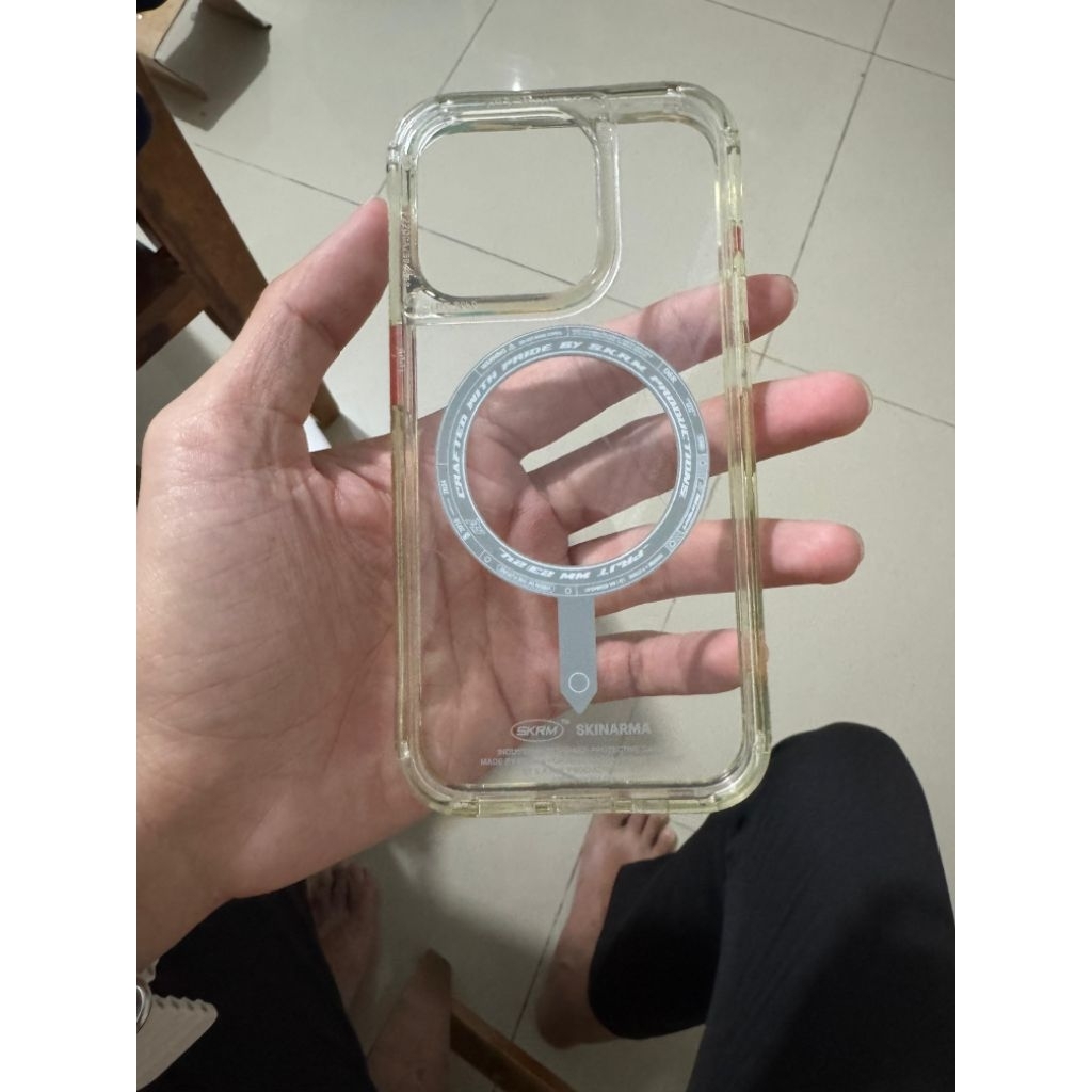 Casing skinarma iphone 15 pro kondisi 90%