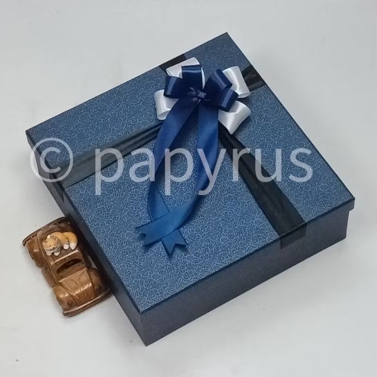 

PAPYRUS 30x30 Tinggi 10cm Kotak Kado Gift Box Hardbox Hampers Hadiah V1