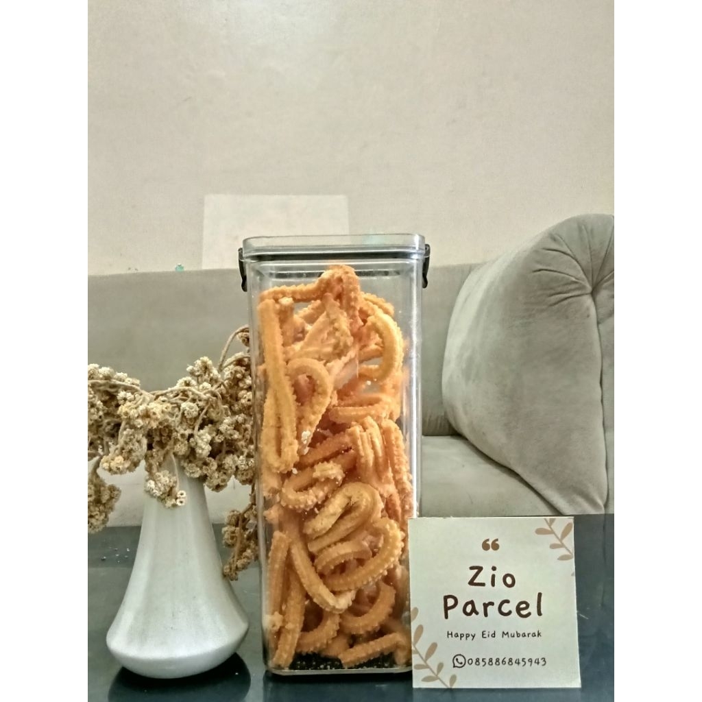 

KUE akar kelapa gurih manis kelapanya berasa