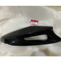 COVER SAYAP KANAN DALAM BAGIAN ATAS HONDA BLADE KARBU OLD LAMA WARNA HITAM | 64400KWB920FMB 100% ORI