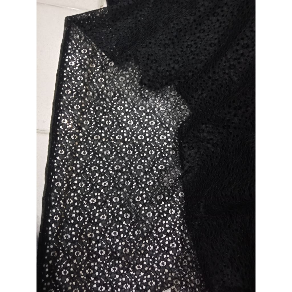 kain brokat import - harga 0,5/m - kain brokat semi prada - brokat import - brokat hitam premium....