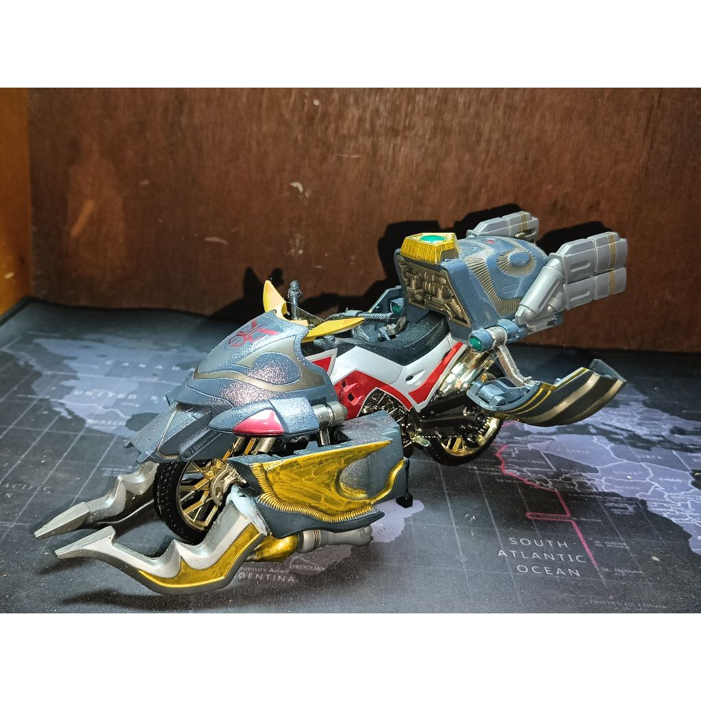 DX Kuuga Trychaser 2000 & Gouram