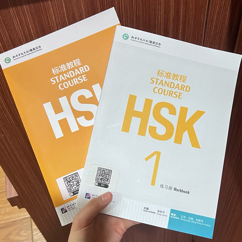 Buku HSK1 Standard Course Paket Textbook and Workbook.
