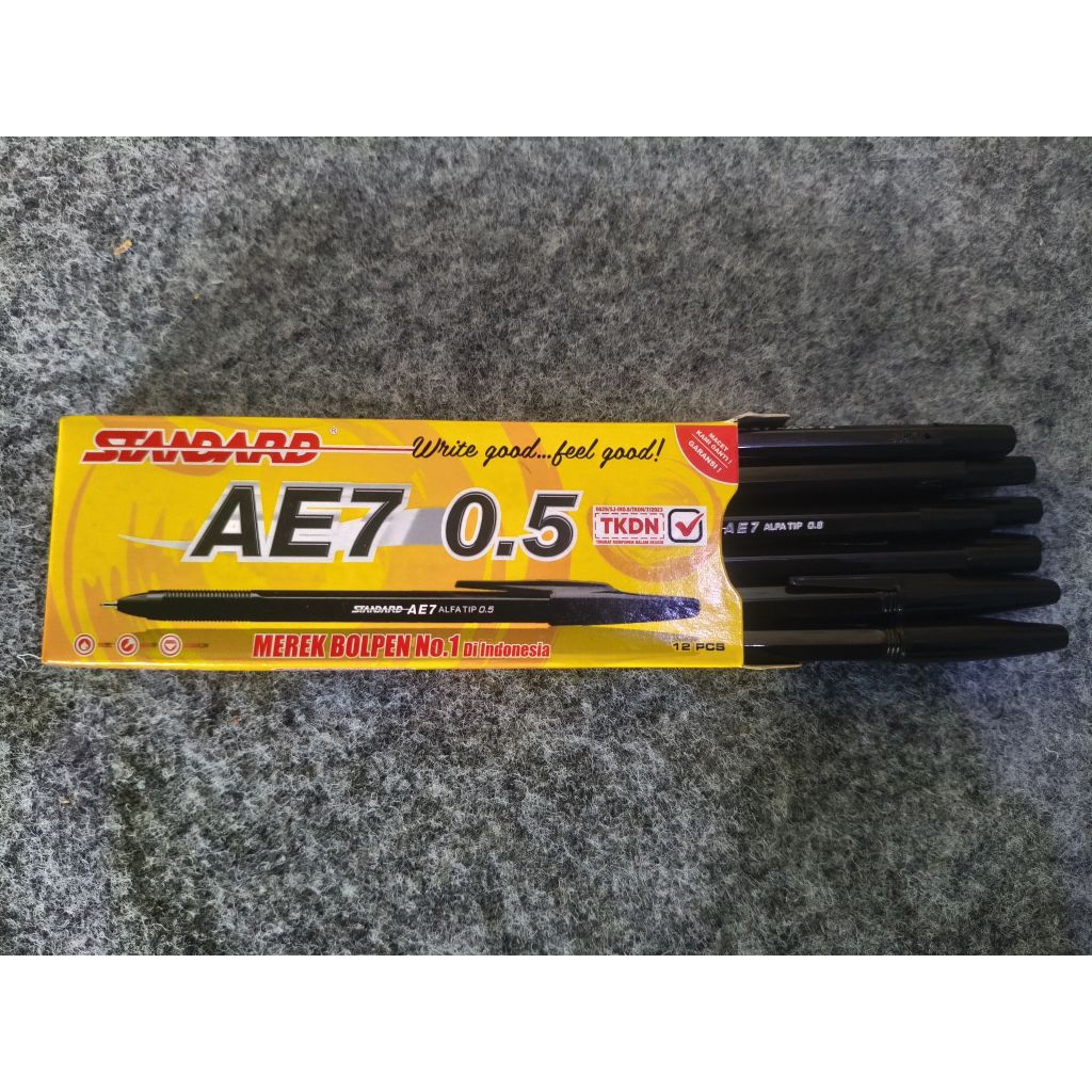 

.Pulpen Standard AE7 0.5mm | Isi 1 Pack (12 pcs) – Tinta Hitam/Biru