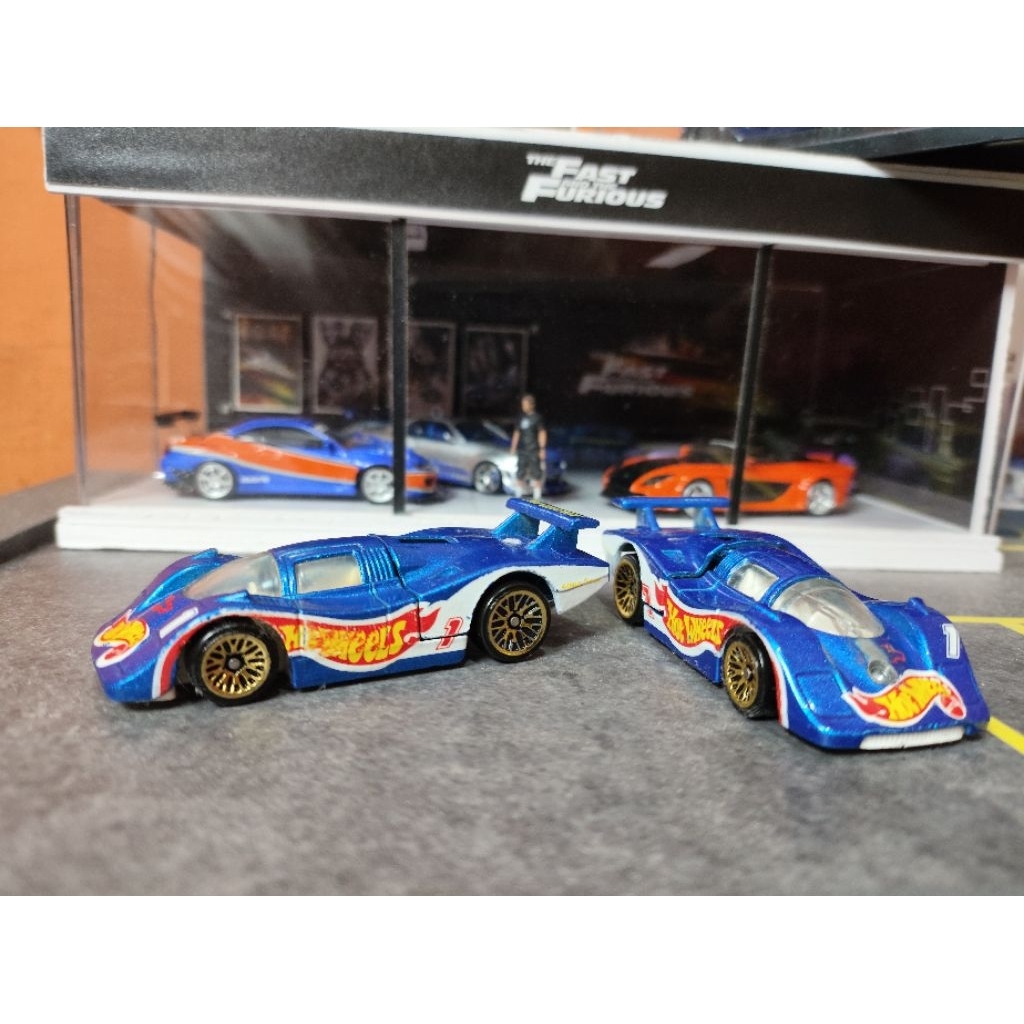 HOTWHEELS SOL AIRE EX RACE NOT MINT